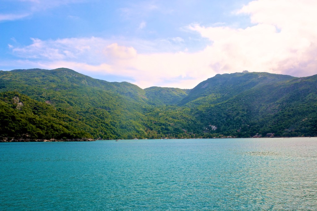 away-kiwana s-filthylogic-in parentheses-spring 2020-crowds edition-volume 5